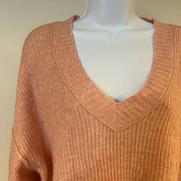 AMERICAN EAGLE Sz M Pink Thick V Neck Ribbed Soft Comfy Warm Long Sleeve - Picture 2 of 7